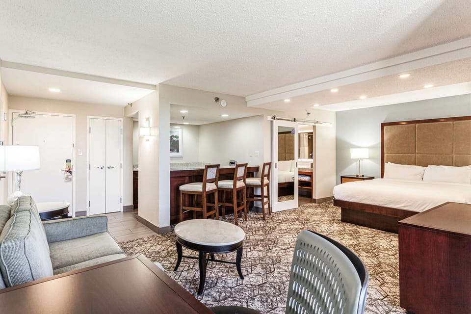 Junior Suite, 1 King Bed with Sofa bed | Premium bedding, pillowtop beds, in-room safe, desk