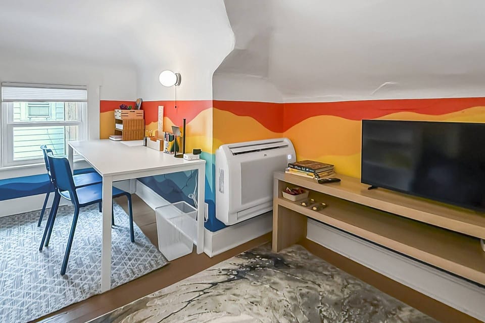 Upstairs on the top level is a bright, fun zone perfect for kids 7+ - draw, craft, watch TV, or just hand out.