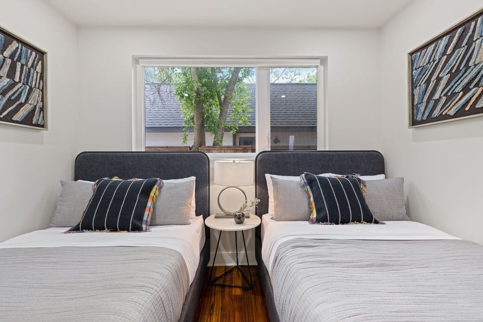 Bedroom 4: 2 double beds