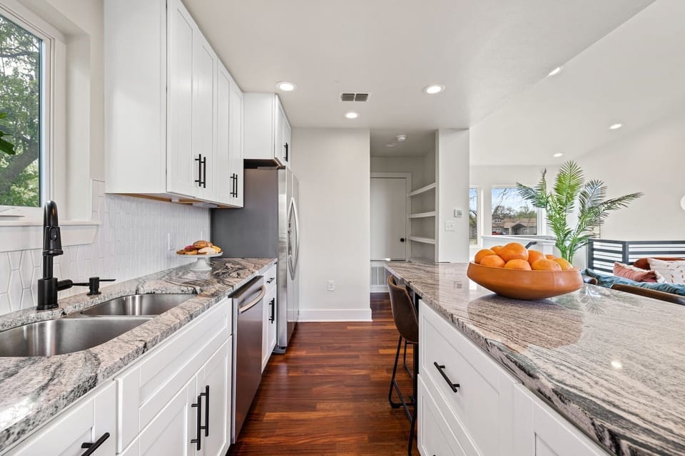 Open Concept Chef's  Kitchen | Second Floor | Fully Equipped | Gas Range | Bar Seating