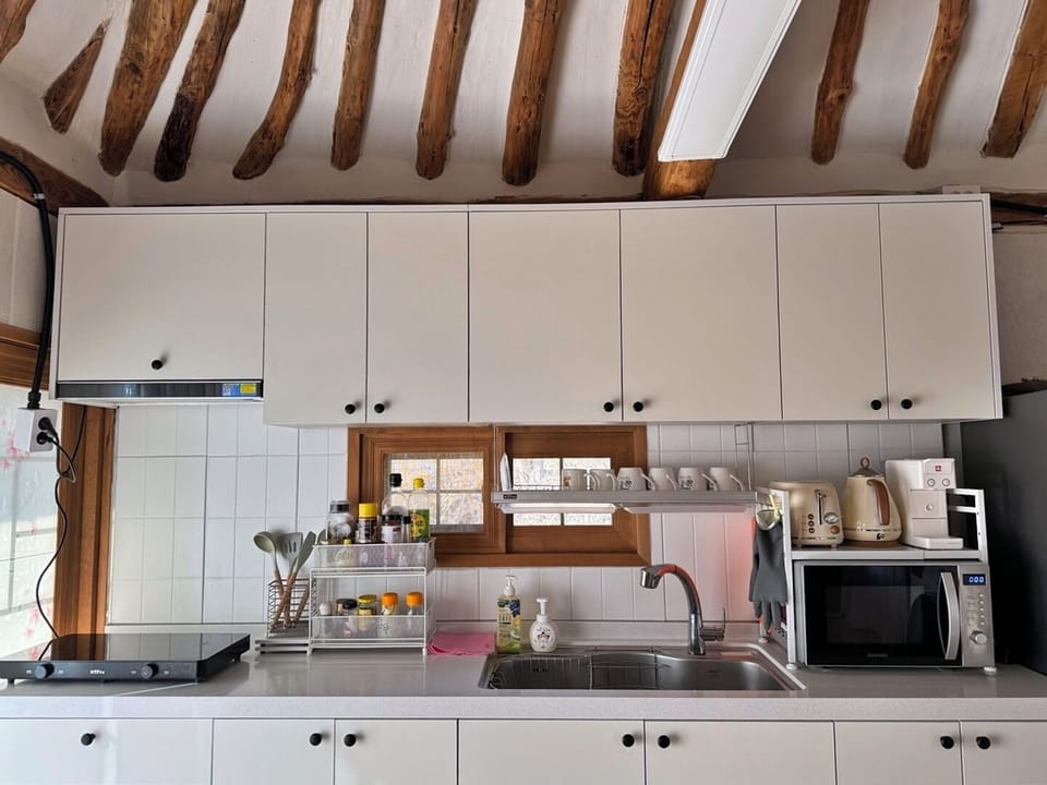 Deluxe House, Kitchen, Garden View | Private kitchen | Microwave, cookware/dishes/utensils