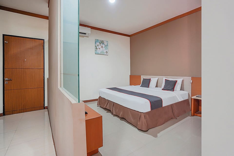 Standard Suite, 2 Twin Beds | Desk, free WiFi, bed sheets