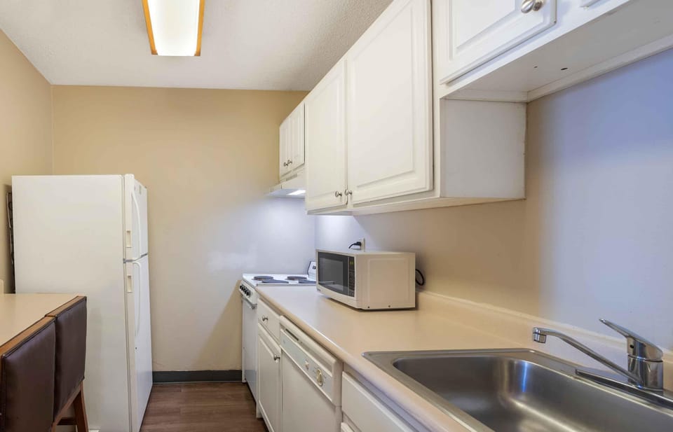 Studio, 2 Queen Beds, Non Smoking | Private kitchen | Full-size fridge, microwave, stovetop, coffee/tea maker