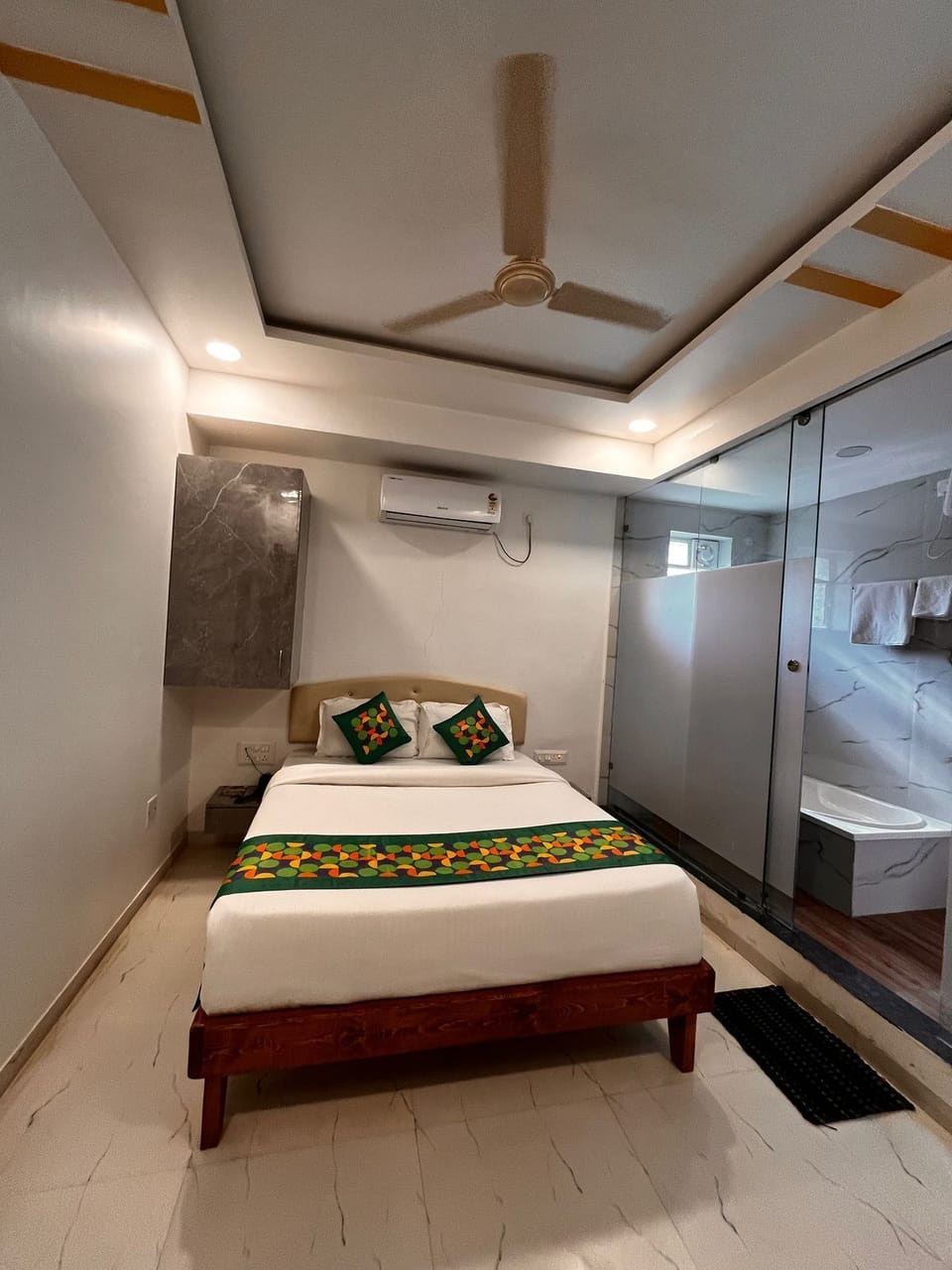 Deluxe Studio | Iron/ironing board, free WiFi