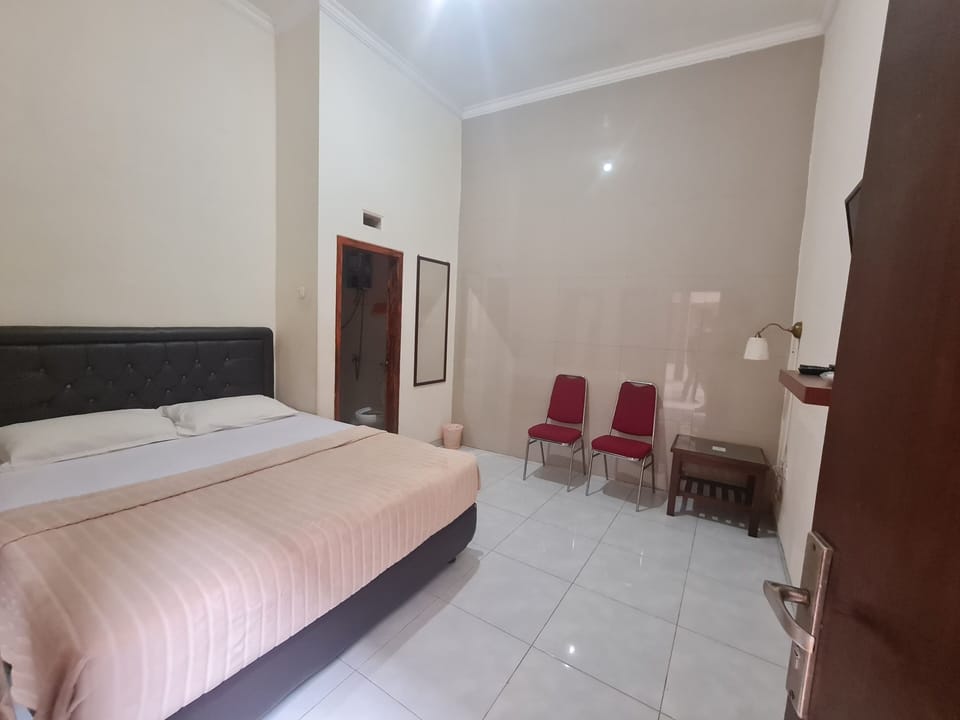 Standard Double Room | Free WiFi, bed sheets