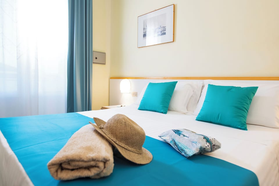 Double Room | Minibar, in-room safe, desk, soundproofing