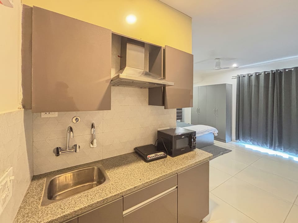 Studio, City View | Microwave