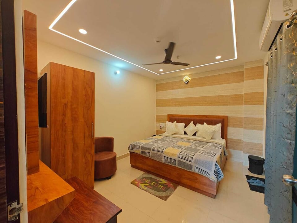 Classic Double Room | Desk, iron/ironing board, free WiFi