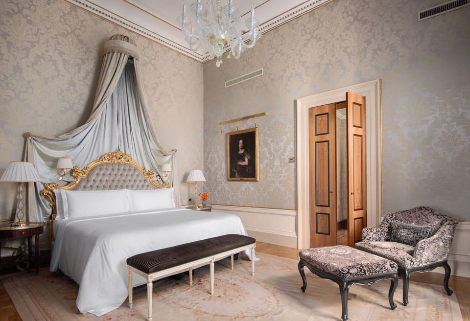 Signature Suite, 1 King Bed | Hypo-allergenic bedding, minibar, in-room safe, desk