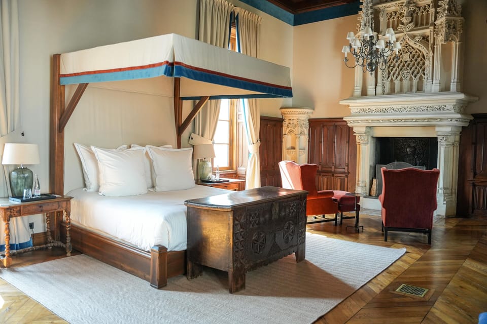 Room (Salle des Gardes) | Minibar, in-room safe, desk, free WiFi