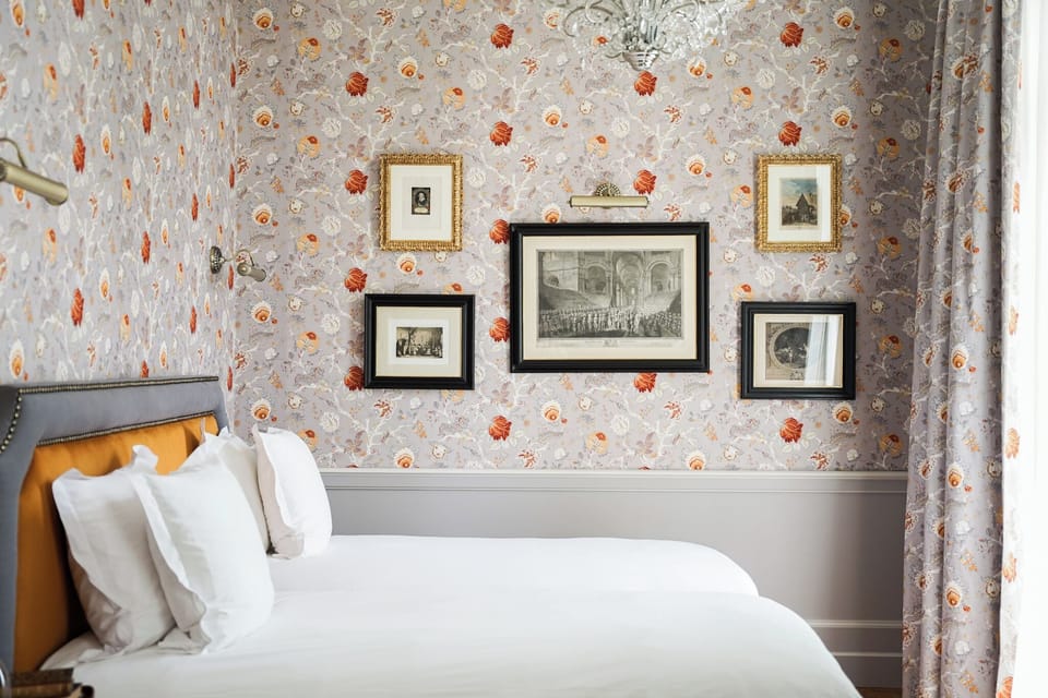 Signature Room | Minibar, in-room safe, desk, free WiFi