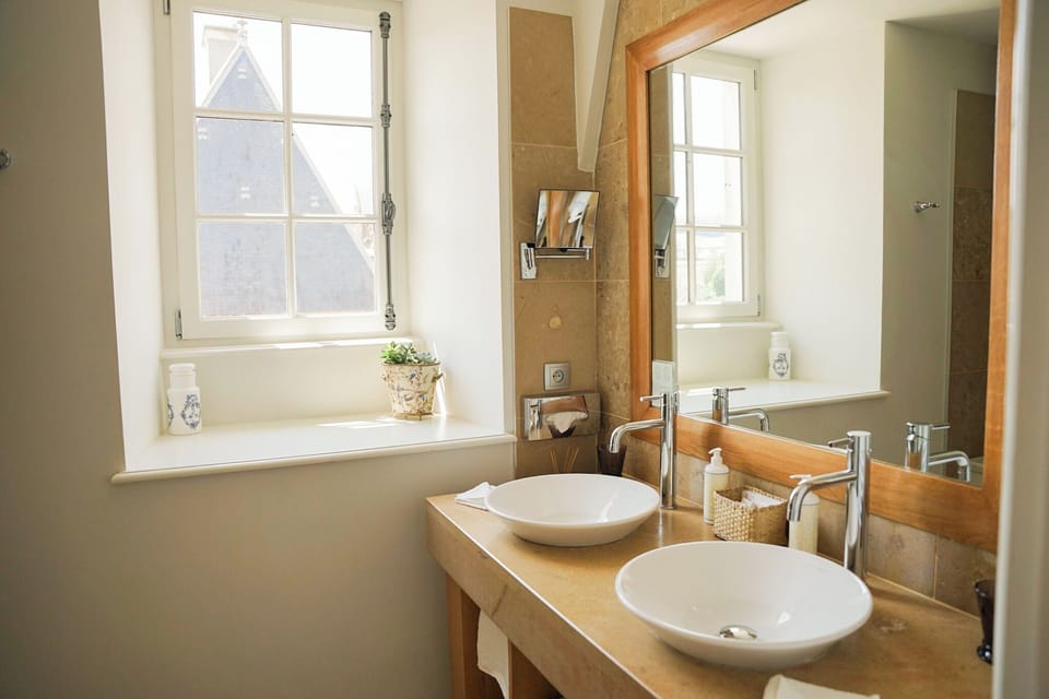 Room (Tradition) | Bathroom | Free toiletries, hair dryer, bathrobes, slippers