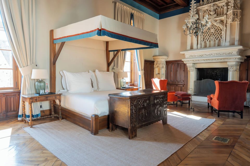 Room (Salle des Gardes) | Minibar, in-room safe, desk, free WiFi