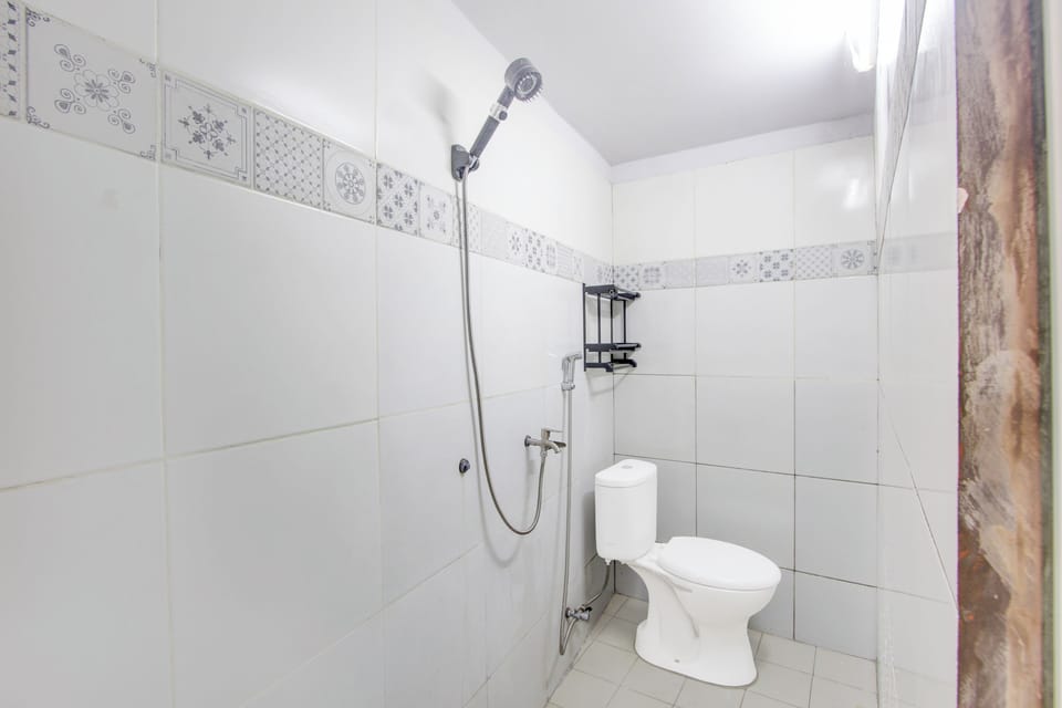 Basic Double Room | Bathroom | Shower, towels, soap