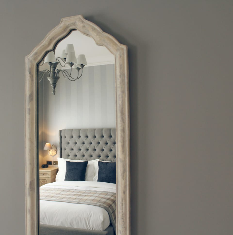 Double Room | Minibar, in-room safe, desk, blackout drapes