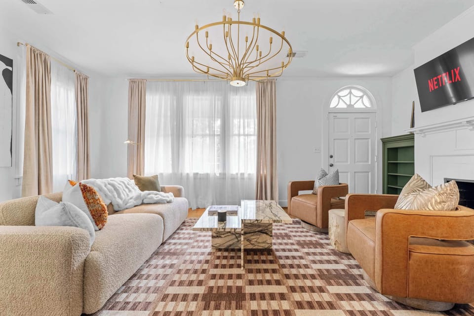 "Sunlit living room with plenty of space — ideal for relaxing or entertaining in style."