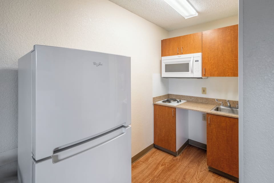1 bedroom, desk, blackout drapes, WiFi (free)