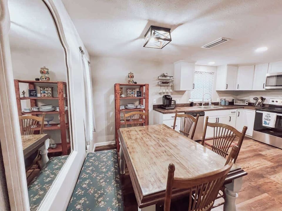 Cozy Dining Area