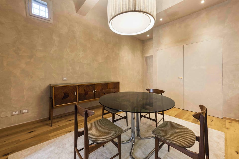 Deluxe Apartment | Private kitchen | Fridge, stovetop, cookware/dishes/utensils