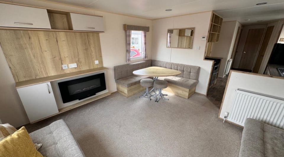 Cabin | Living area | TV