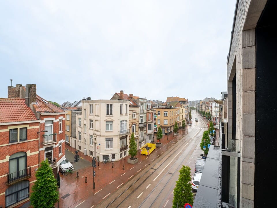 Building, Window, City, Urban Area, Town, Neighbourhood, Residential Area, Architecture, Apartment, Street