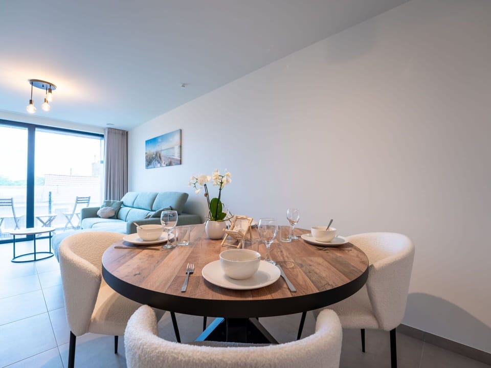 Interior Design, Flooring, Furniture, Floor, Kitchen & Dining Room Table, Apartment, Room, Chair, Dining Room, Ceiling