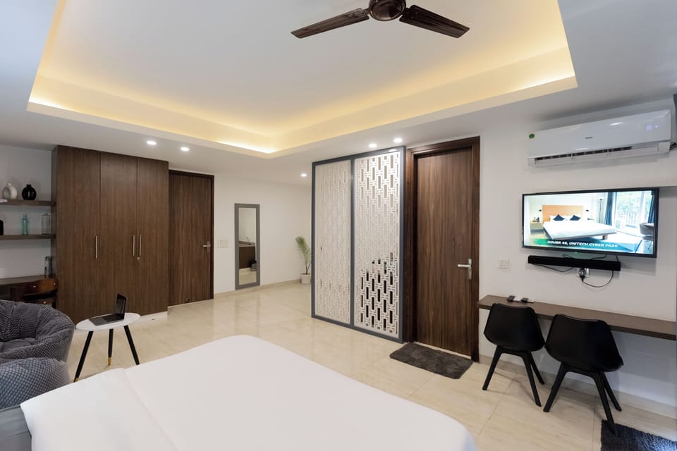 Studio, City View | In-room safe, desk, laptop workspace, blackout drapes