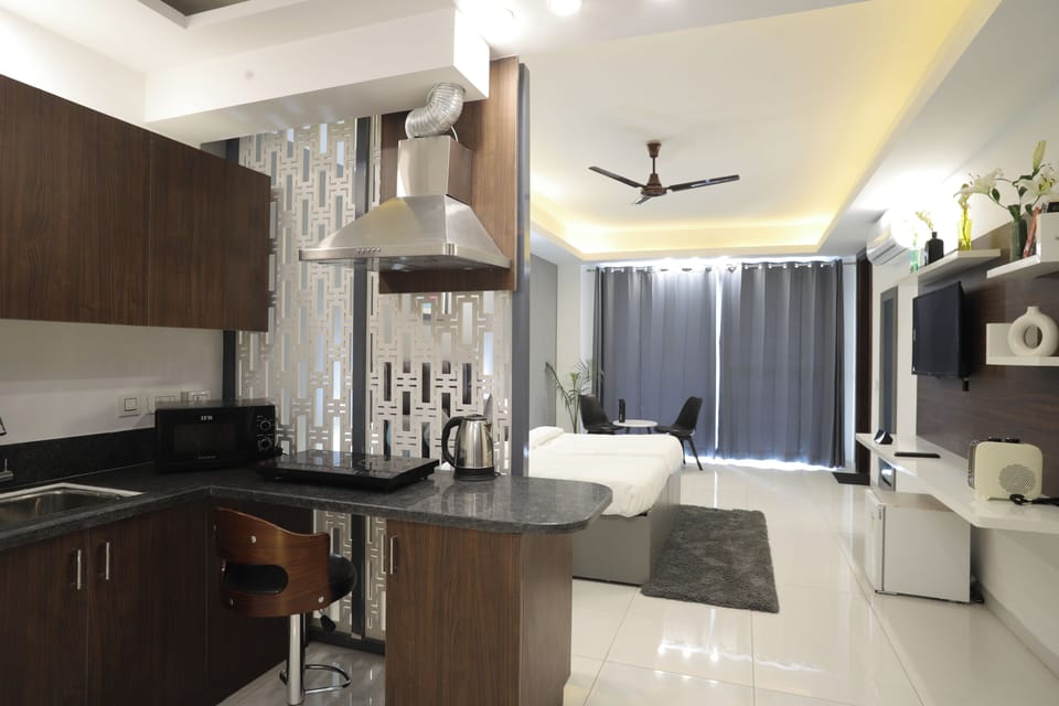 Studio, City View | Private kitchenette | Fridge, microwave, oven, dishwasher