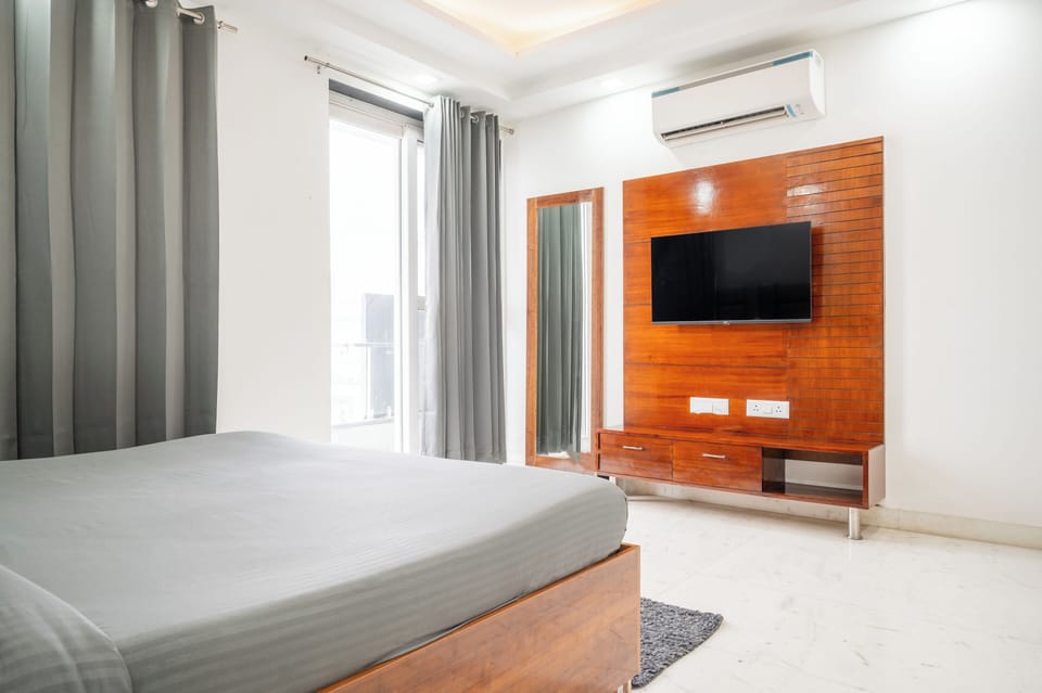 Studio, City View | In-room safe, desk, laptop workspace, blackout drapes