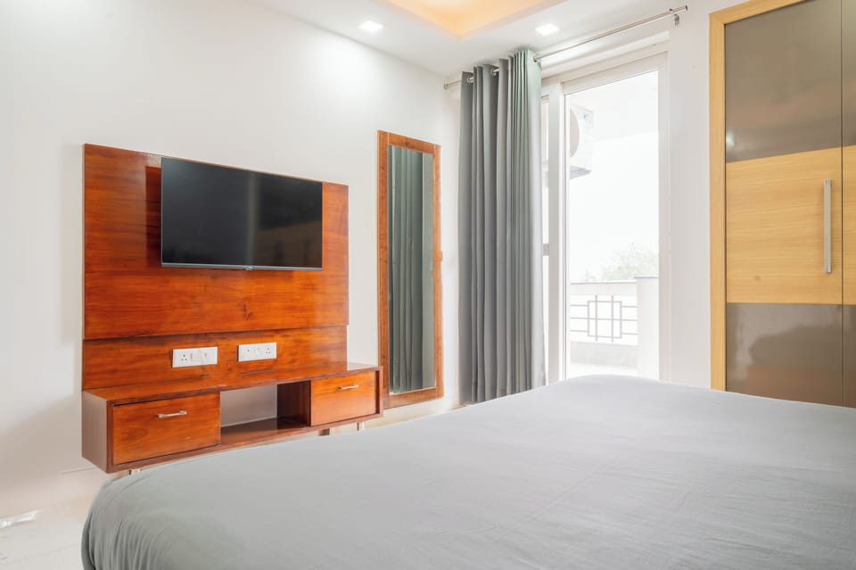 Studio, City View | Living area