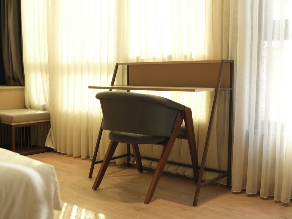 Desk, laptop workspace, free WiFi