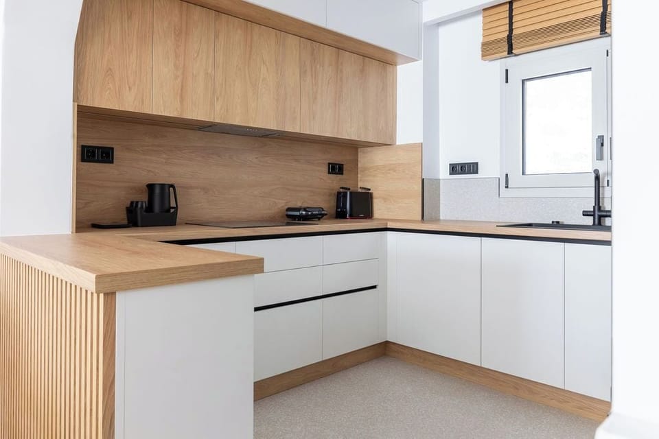 Luxury Apartment, Park View | Private kitchen | Full-size fridge, microwave, oven, stovetop