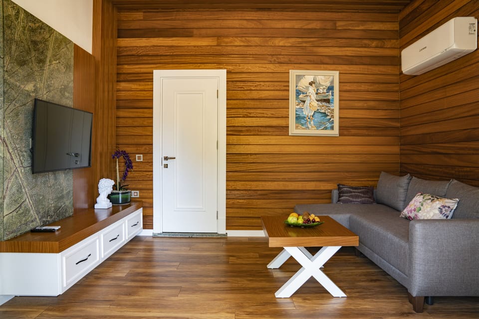 Family Suite | Minibar, in-room safe, desk, soundproofing