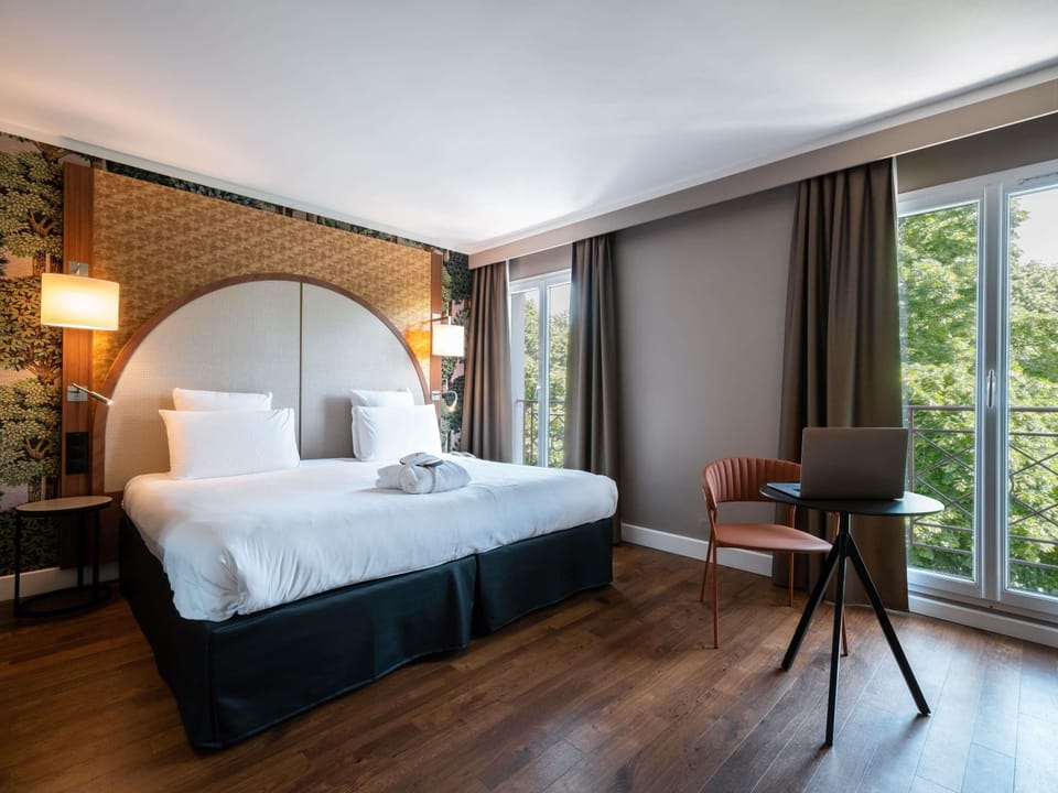 Superior Room, 1 Double Bed | Premium bedding, free minibar, in-room safe, desk