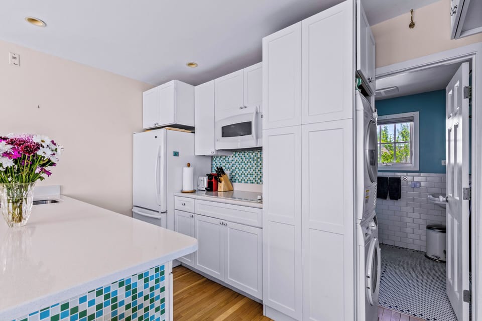 A chef-inspired kitchen with quartzite island seating for four