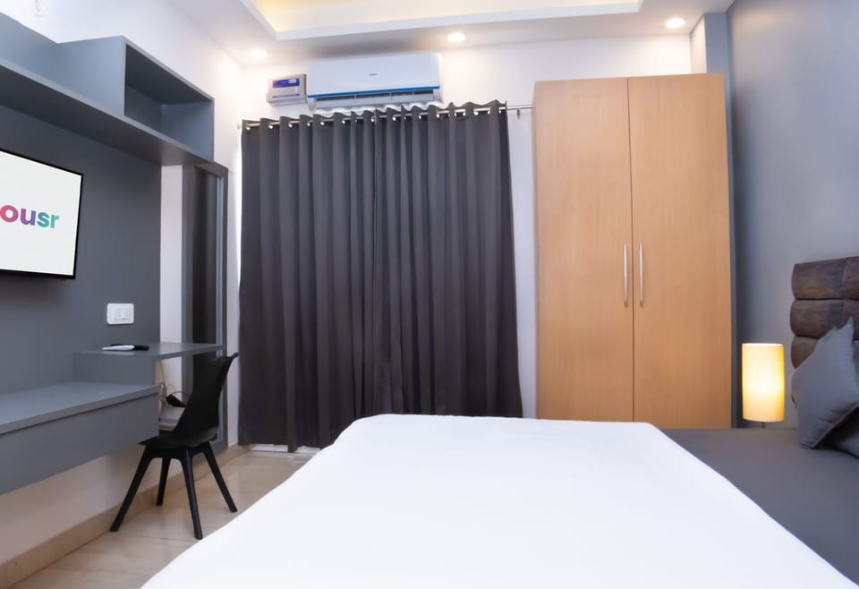 Studio, City View | In-room safe, desk, laptop workspace, blackout drapes