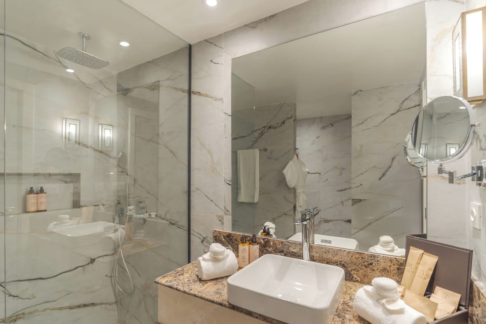 Shower, hair dryer, bathrobes, towels