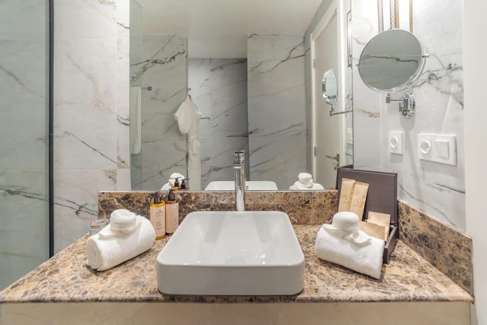 Shower, hair dryer, bathrobes, towels