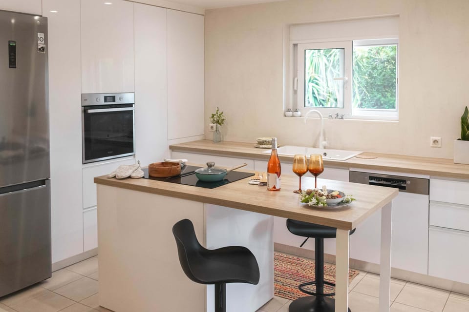 House | 3 bedrooms, desk, soundproofing, Internet