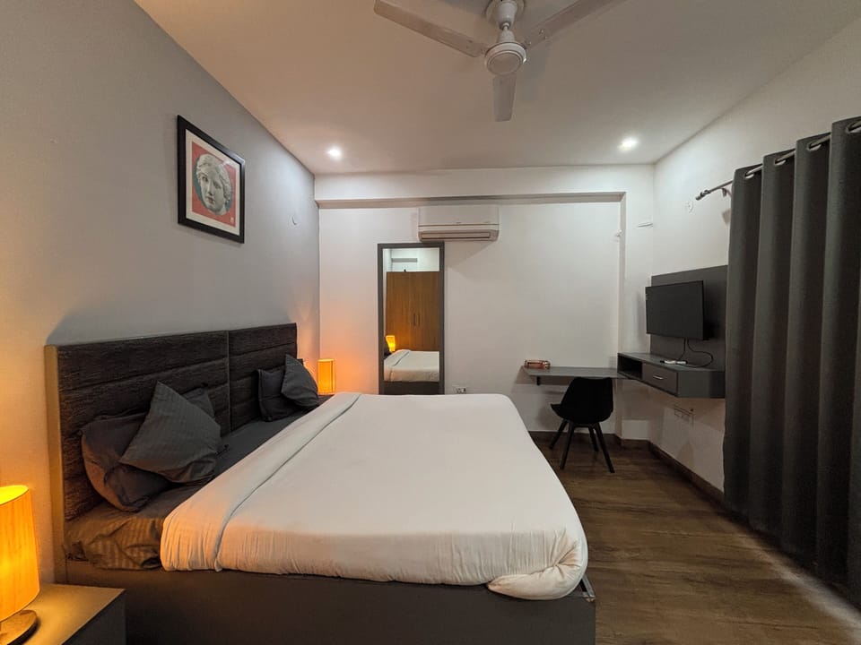 Studio, City View | In-room safe, desk, laptop workspace, blackout drapes