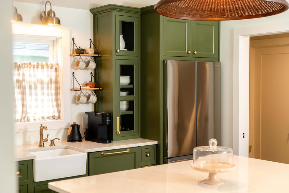 Fully equipped kitchen 1st floor w/ island
