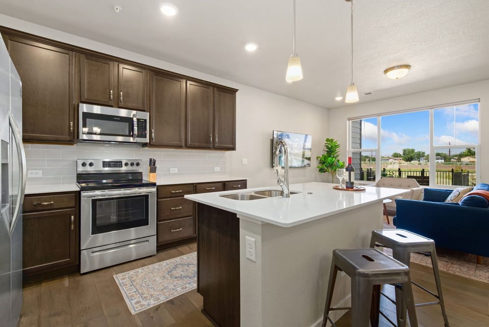 Chef's Kitchen with Breakfast Bar | Seating for 2!