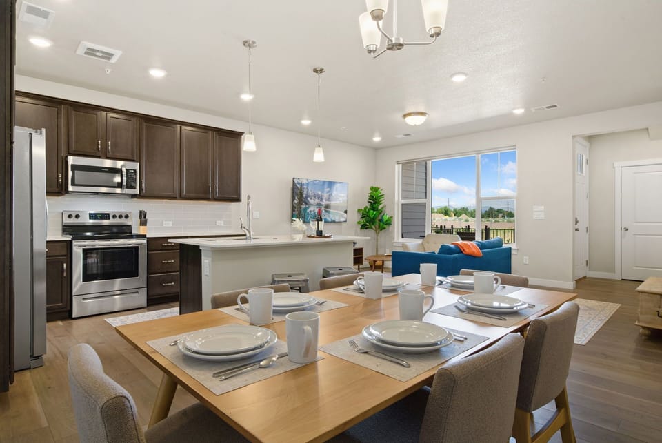 Dining Area | Comfortable Seating for 6!