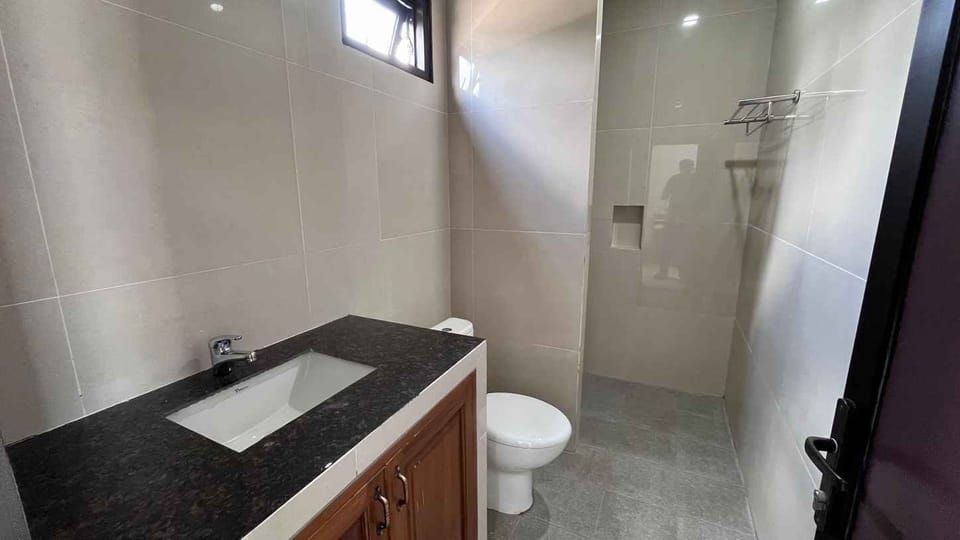 Shower, bidet, towels, soap