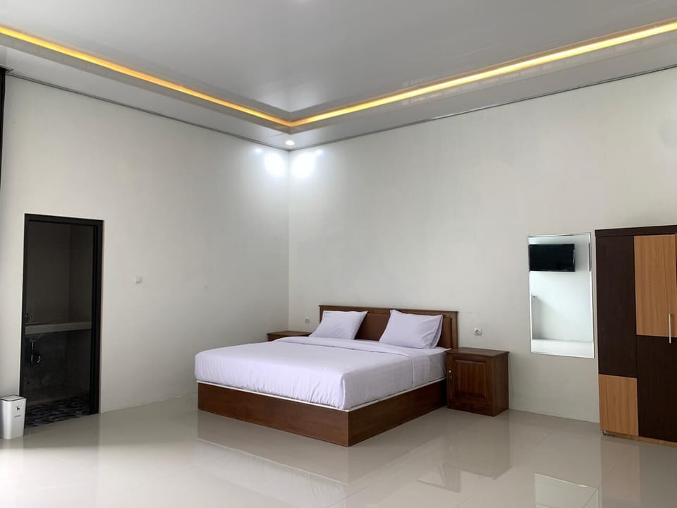 Suite | Desk, laptop workspace, free WiFi