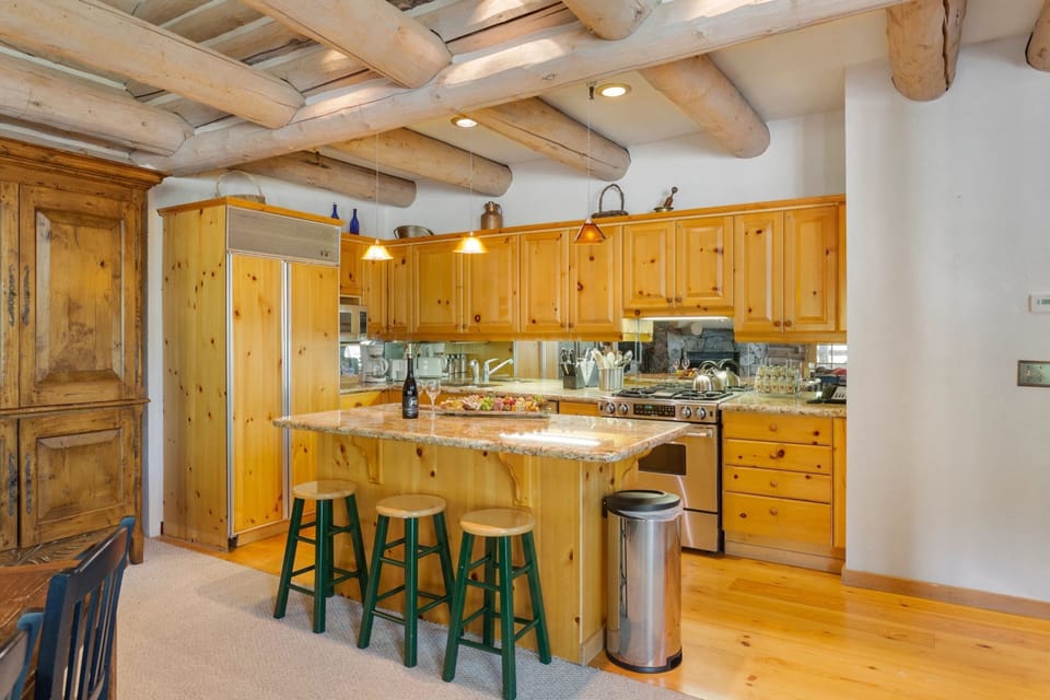 Condo, 3 Bedrooms | Private kitchen | Fridge, oven, coffee/tea maker, toaster