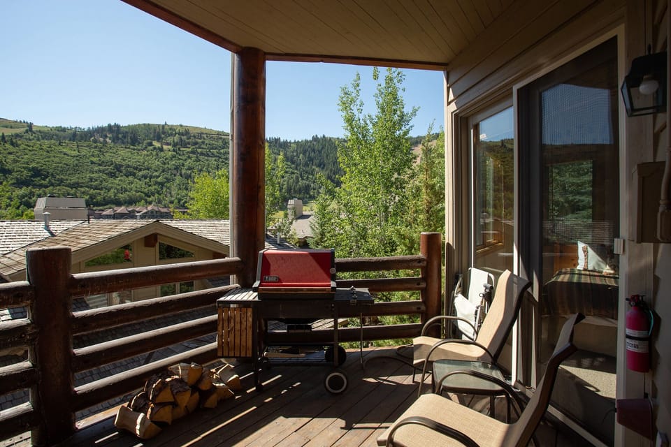 Condo, 2 Bedrooms | Property grounds