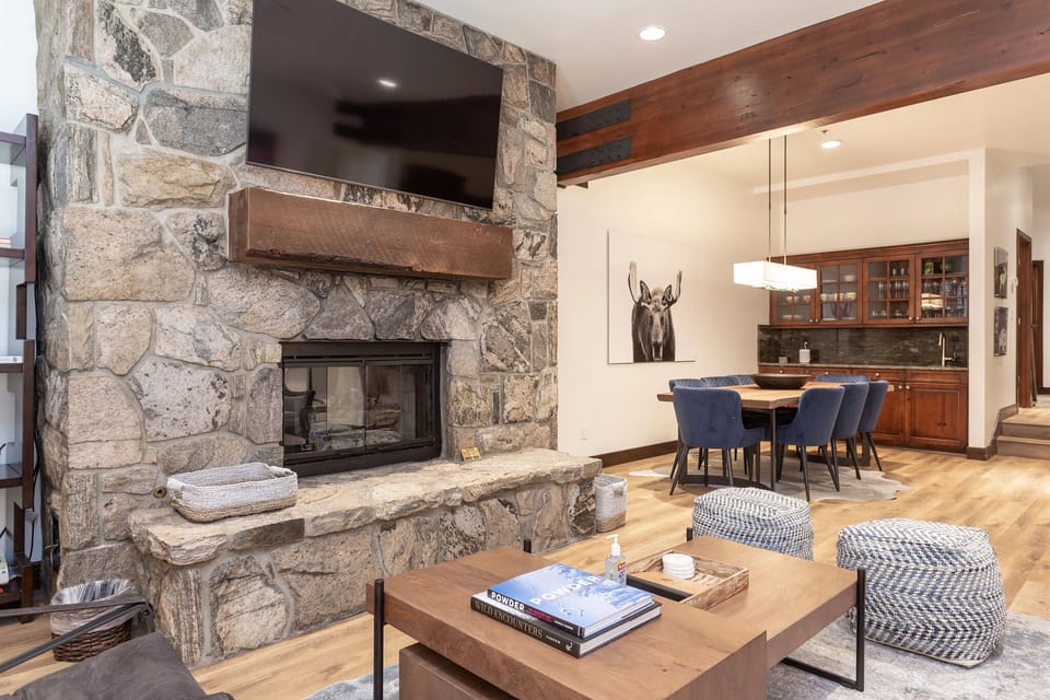 Condo, 2 Bedrooms | Living area | Smart TV