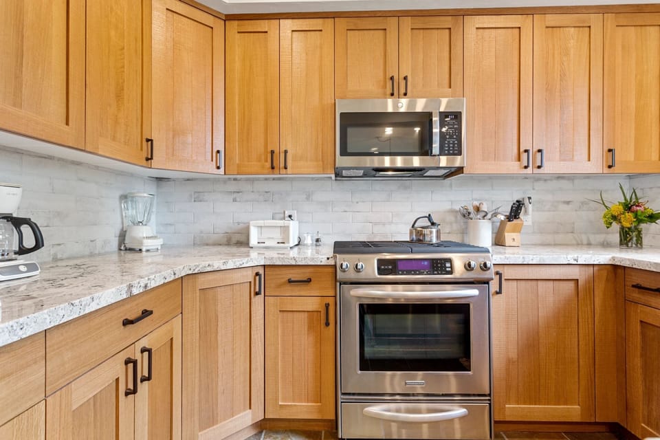 Condo, 1 Bedroom | Private kitchen | Fridge, oven, coffee/tea maker, toaster