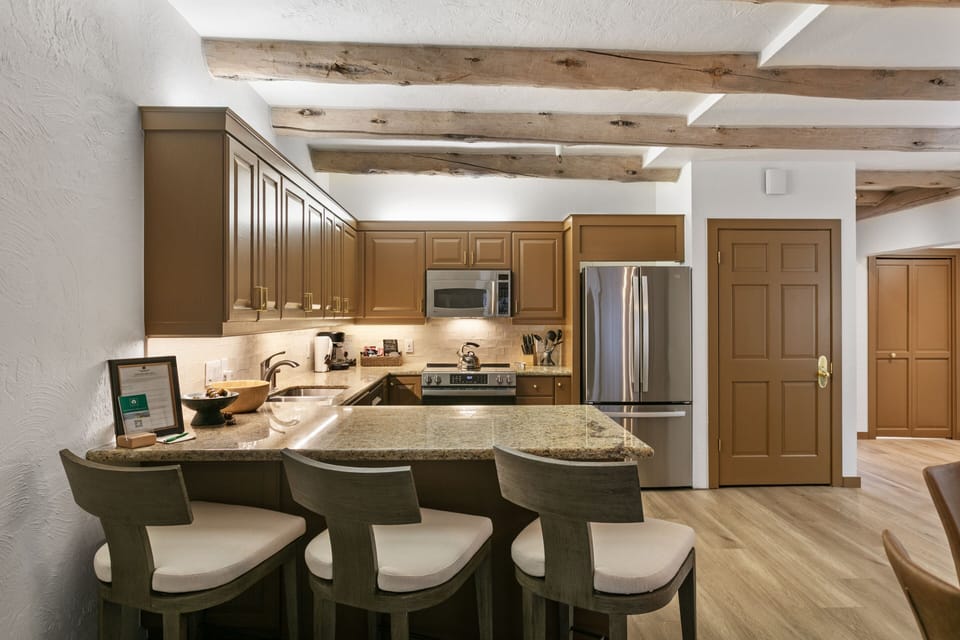 Condo, 2 Bedrooms | Private kitchen | Fridge, oven, coffee/tea maker, toaster